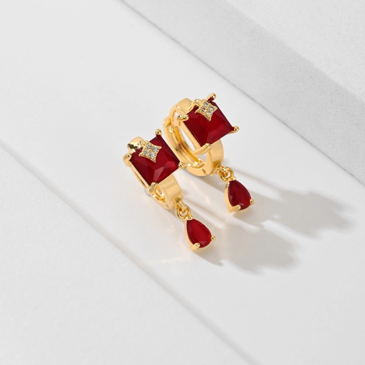 Copper-plated Gold Fashion Earrings with Water Droplet Design