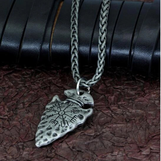 Alloy Compass Pendant Necklace with Twisted Piece Chain