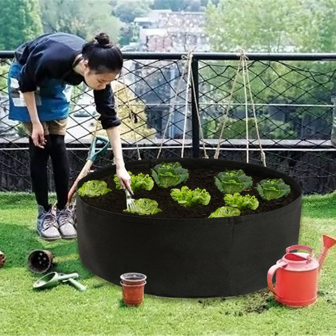 Round fabric grow bags for garden plants with automatic water drainage