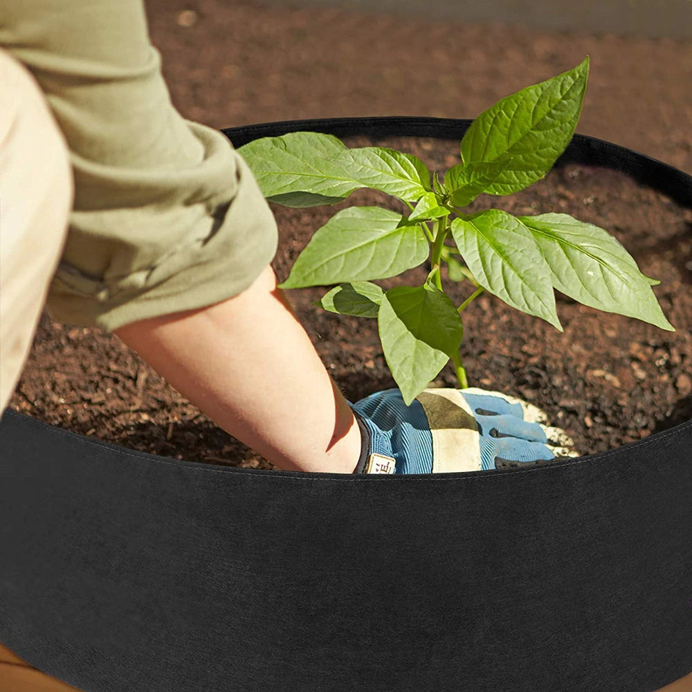 Round fabric grow bags for garden plants with automatic water drainage
