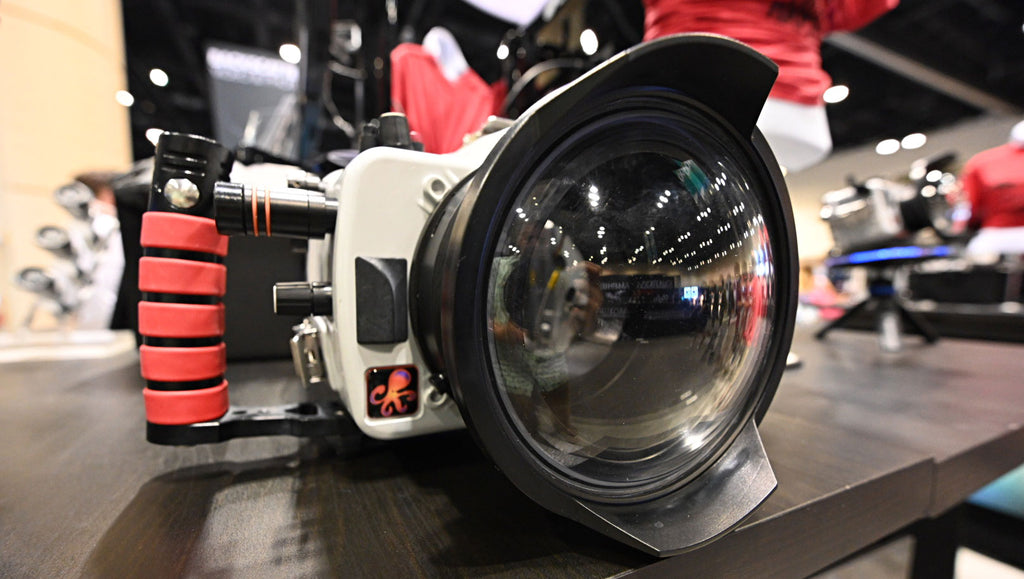 Ikelite 200DL underwater housing for Nikon Canon Sony full-frame mirrorless cameras