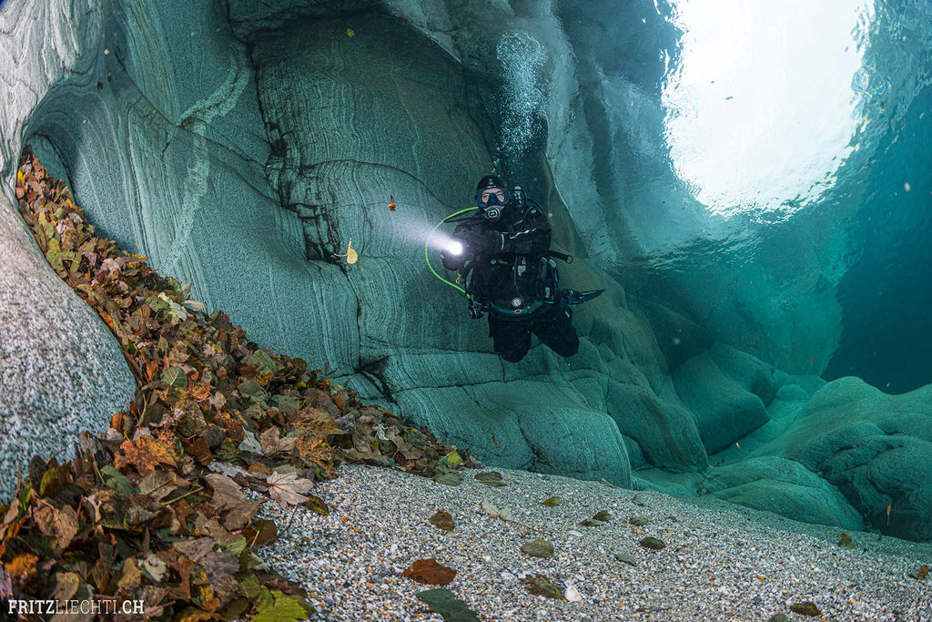 fritz liechti diver at stone bridge after flood