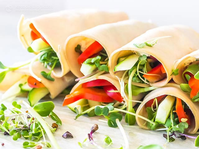 High protein low carb snacks: Turkey and veggie roll-ups