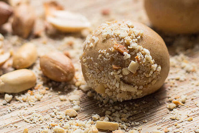 high protein low carb snacks: No-Bake Peanut Butter Balls