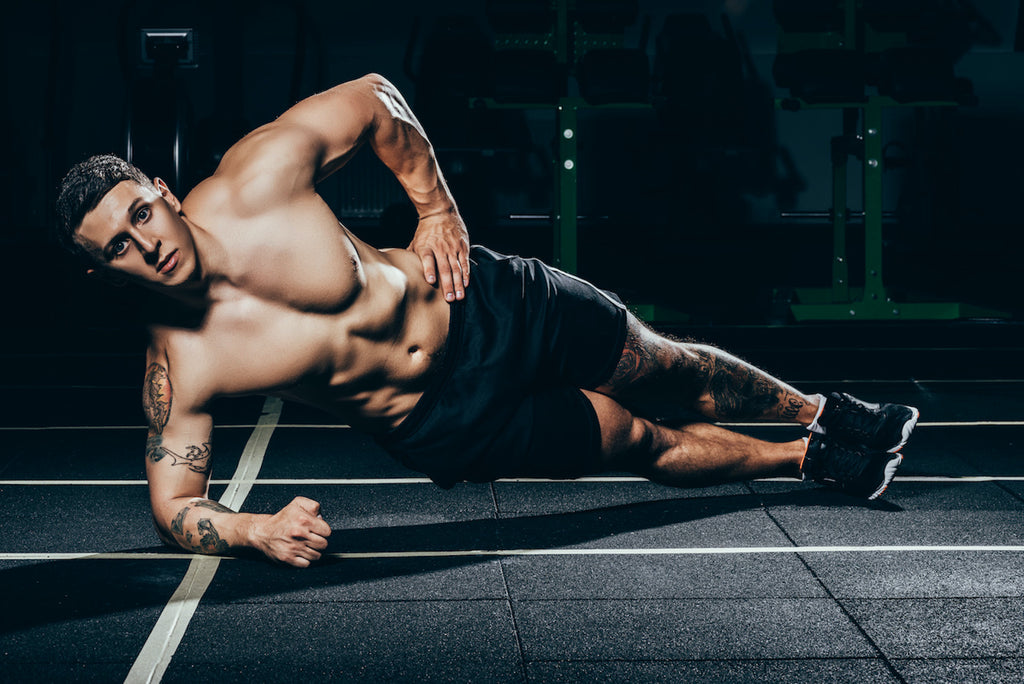 Oblique exercises: Man doing side plank