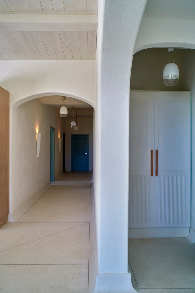 Hallway to bedrooms