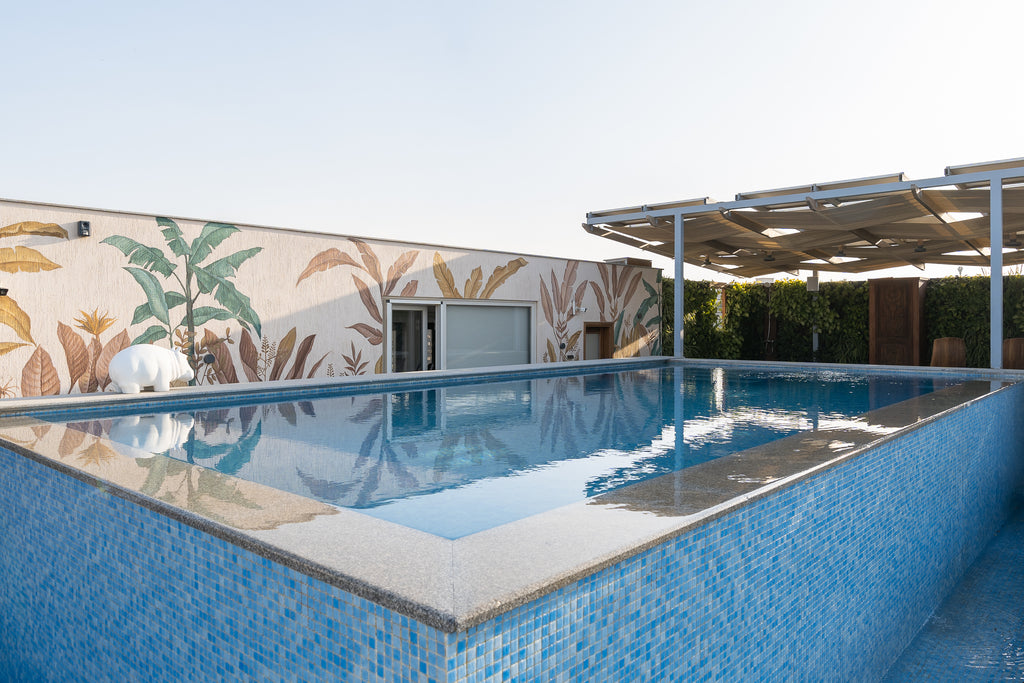 Roof top pool facing lounge area