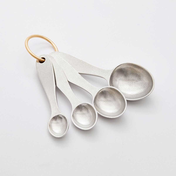 https://cdn.shopify.com/s/files/1/0867/2548/products/Beehive_pewter_measuring_spoons_600x600.jpg?v=1614198458