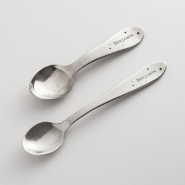 https://cdn.shopify.com/s/files/1/0867/2548/products/personalized_baby_spoons_-_constellation_600x600.jpg?v=1614197230