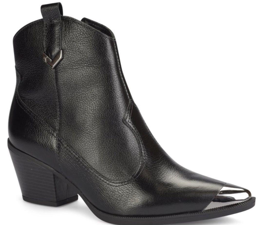 black point ankle boot