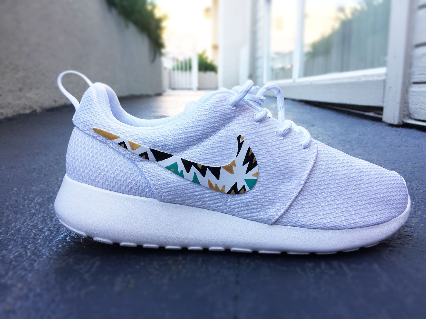 nike roshe run tribal