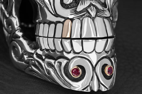 king baby silver skull sculpture