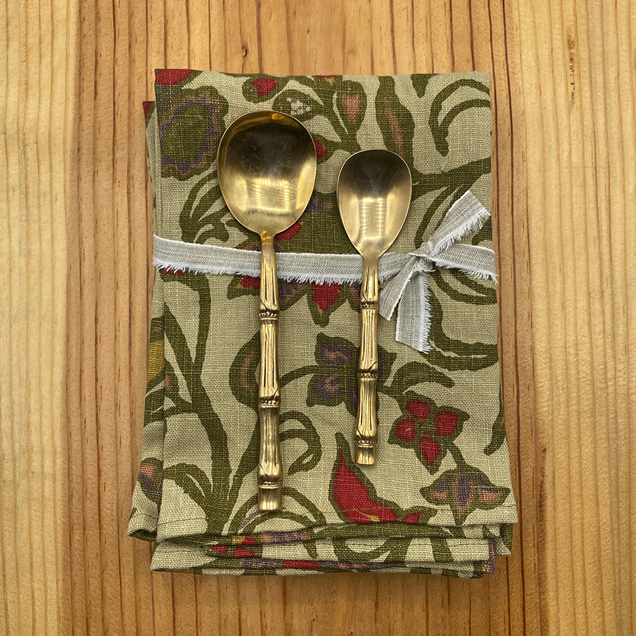 https://cdn.shopify.com/s/files/1/0867/6084/products/Napkin-Olive-Red-Floral.jpg?v=1606191767