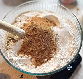 mix flour with chocolate.JPG__PID:9547d7f0-ca64-4057-b4dc-b68710f2f1ca