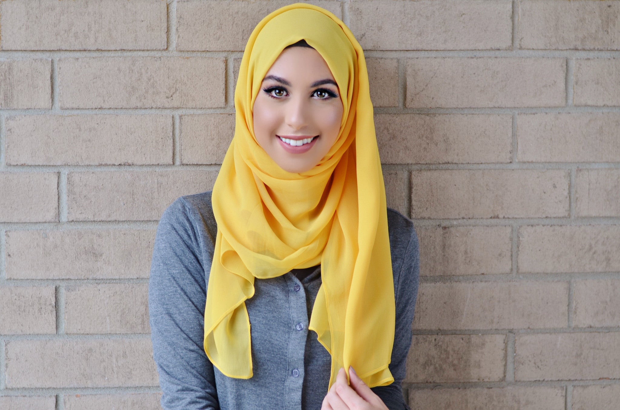 5 Kombinasi Warna Untuk Padu Padan Hijab Warna Kuning Muslim