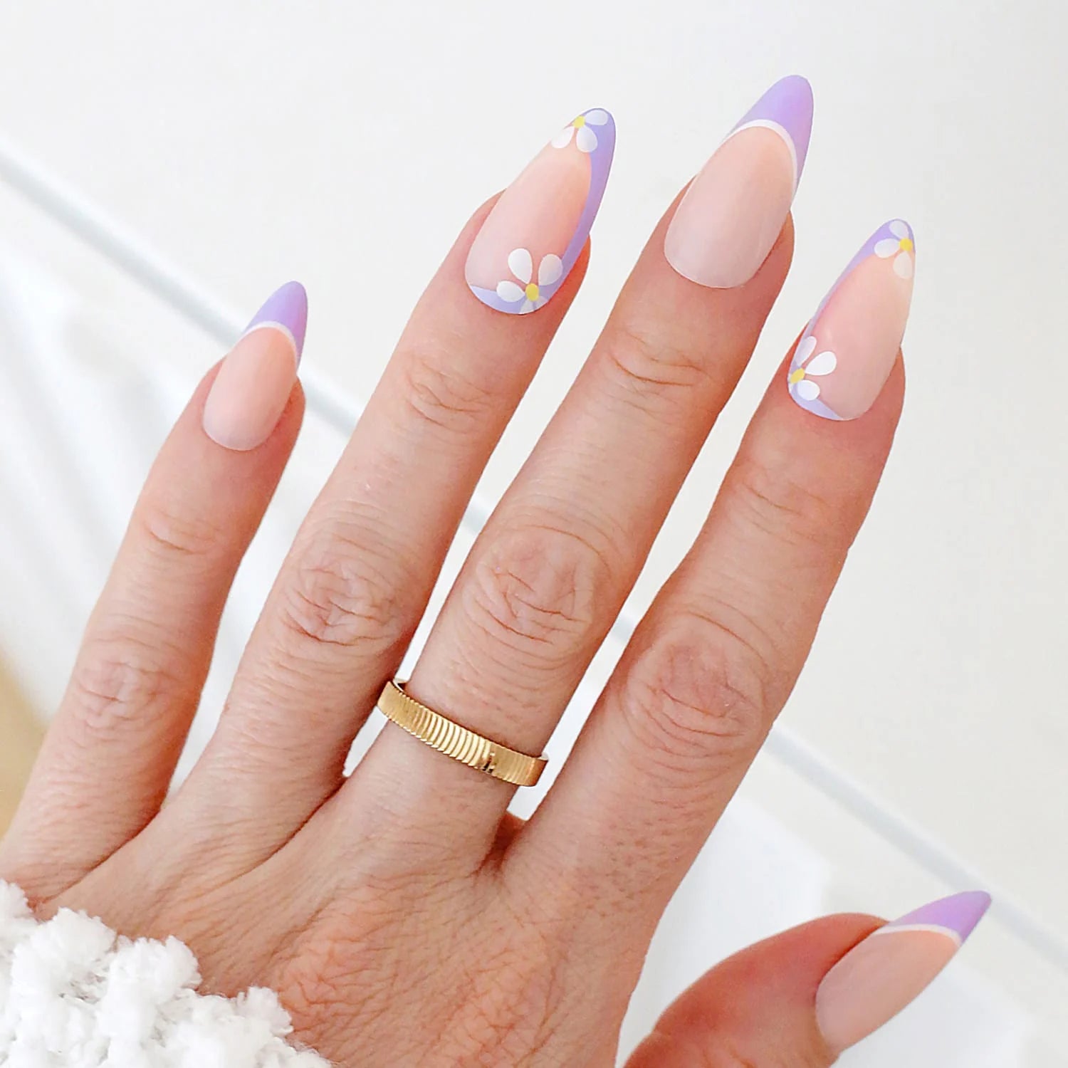 spring-nail-manicure-daisy-purple-2