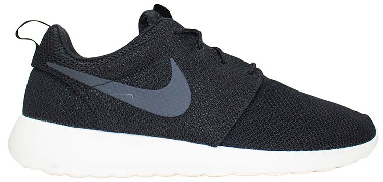 roshe run black white