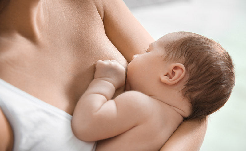 13 Breastfeeding Essentials for First-Time Moms (And How to Use
