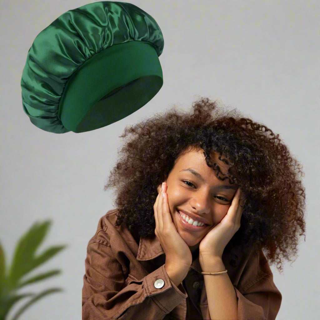 Bonnet en satin cheveux bouclés Charlotte vert boucles soyeuses routine
