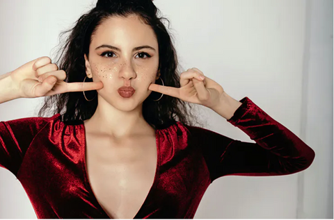 YOUNG WOMAN WITH ROSACEA