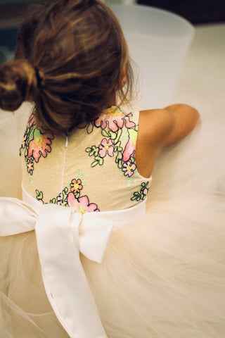 The perfect bow for a flower girl dress