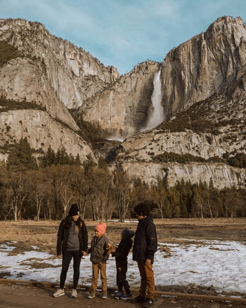 Travel blogger @thesixcs gives travel tips for traveling the national parks with her family in otbt shoes