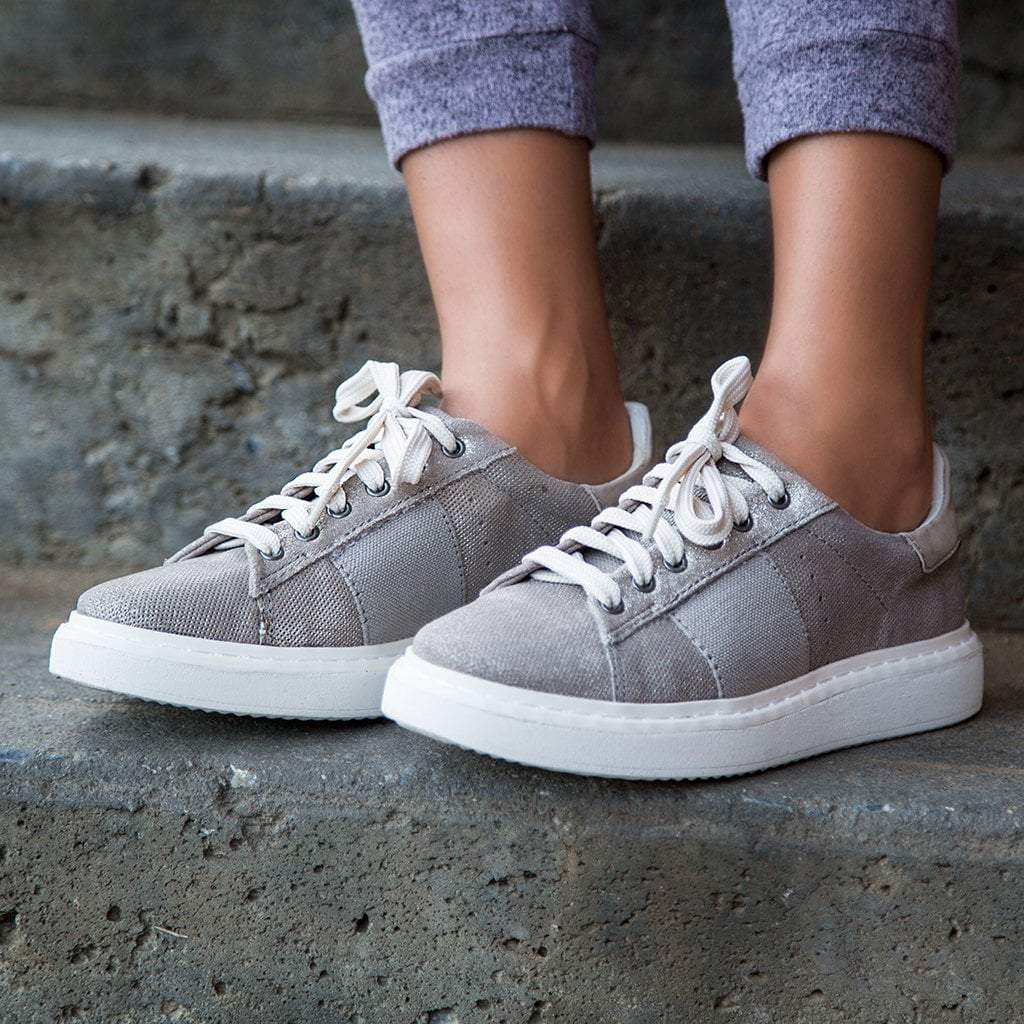 Normcore in Grey Silver Sneakers 