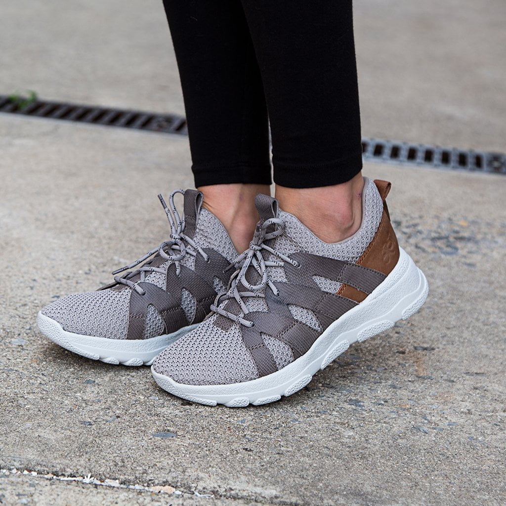 grey tennis shoes womens