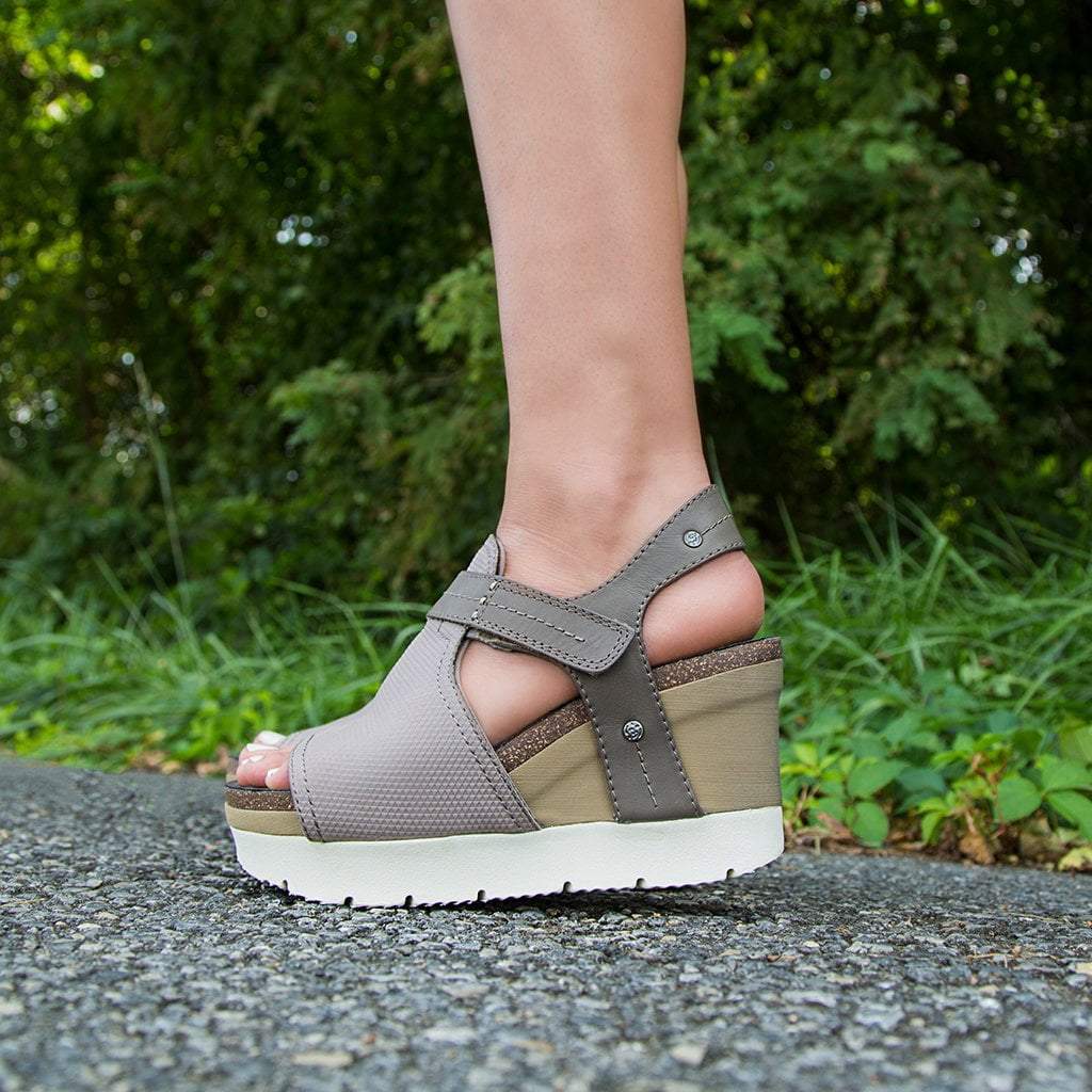 Waypoint in Cacao Wedge Sandals | Women 