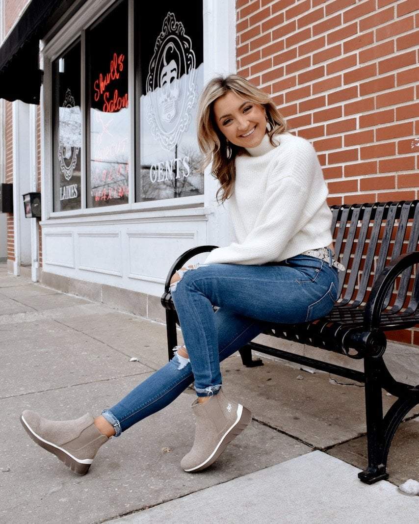 taupe chelsea boots outfit