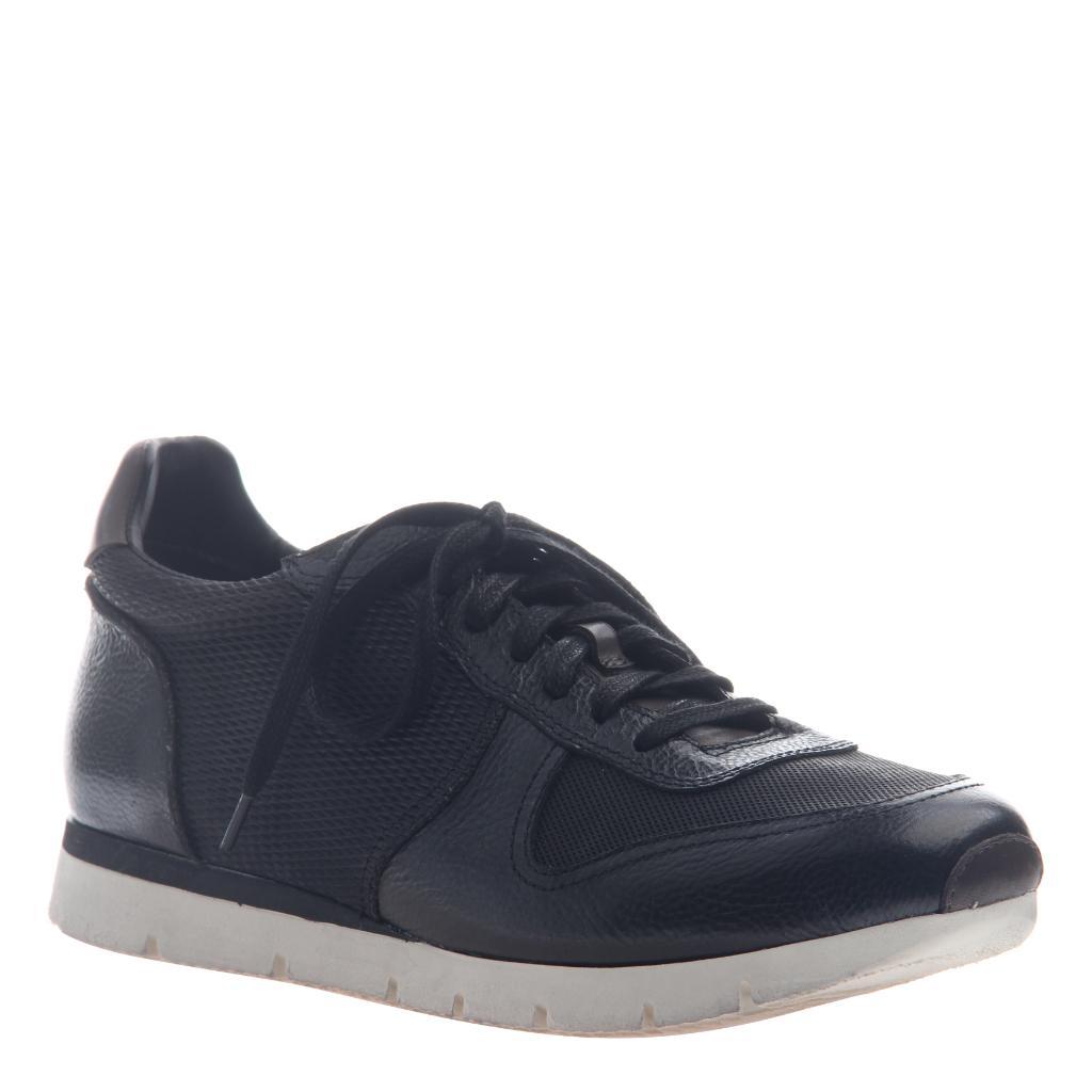 casual black sneakers men