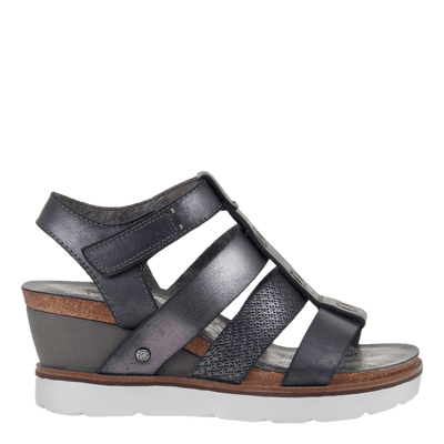 New Moon in New Black Wedge Sandals 