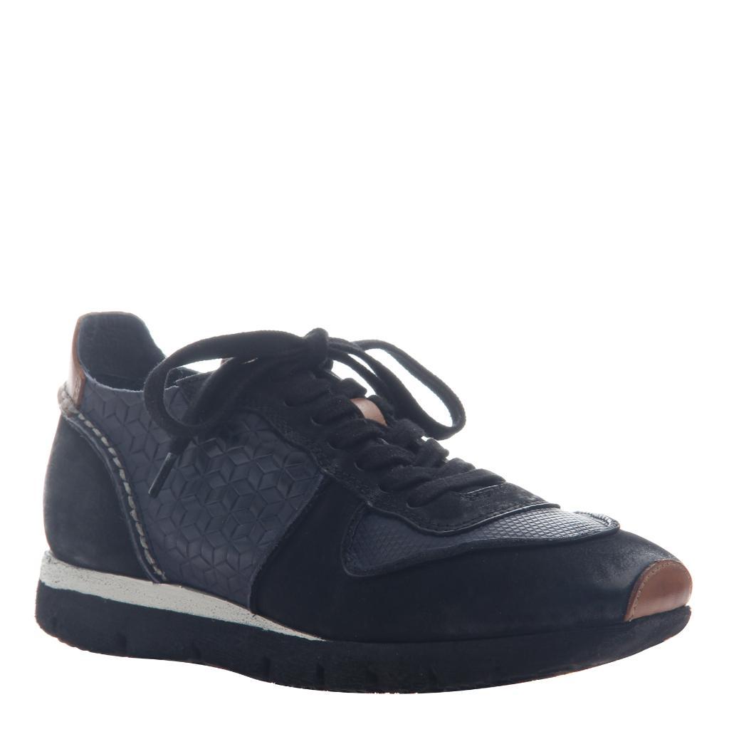 black sneakers leather womens