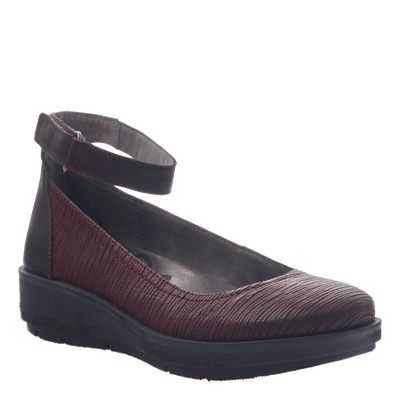 womens maroon flats