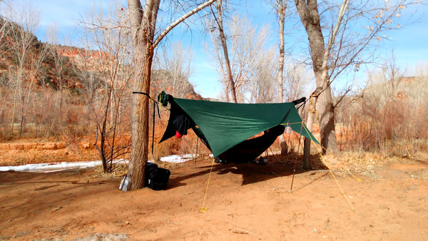 Like porch mode except only one pole is used at the center tie out loop. This tarp mode gives extra space to move around.