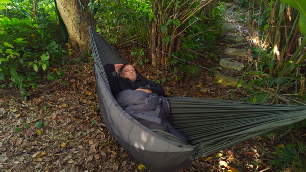 The fitted design of the Adventure Under Quilt keeps it in place on your camping hammock all night. The matching Adventure Top Quilt 2.0 is shown here. The set will keep you cozy in temperatures as low as 20 degrees F.