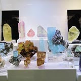 Guau. Qué grandes especímenes minerales en el Tucson Gem & Mineral Show 2023.