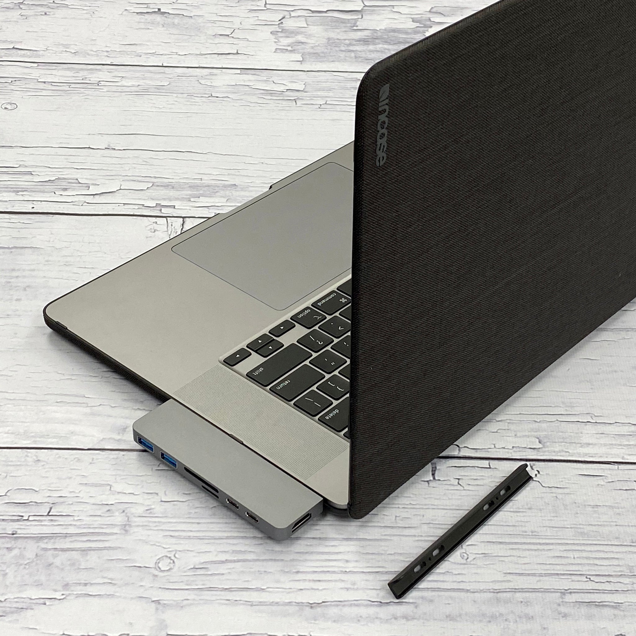 New 2020 HyperDrive DUO 7-in-2 USB-C Hub with Protective Case