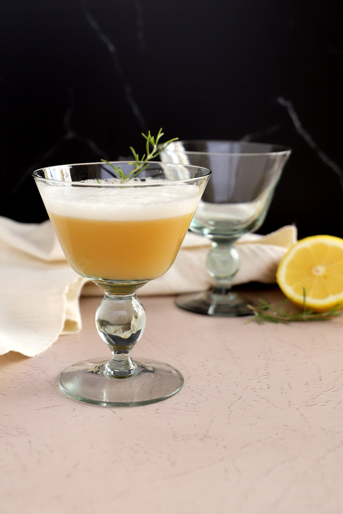 Recipe for a Whiskey sour cocktail with an egg white