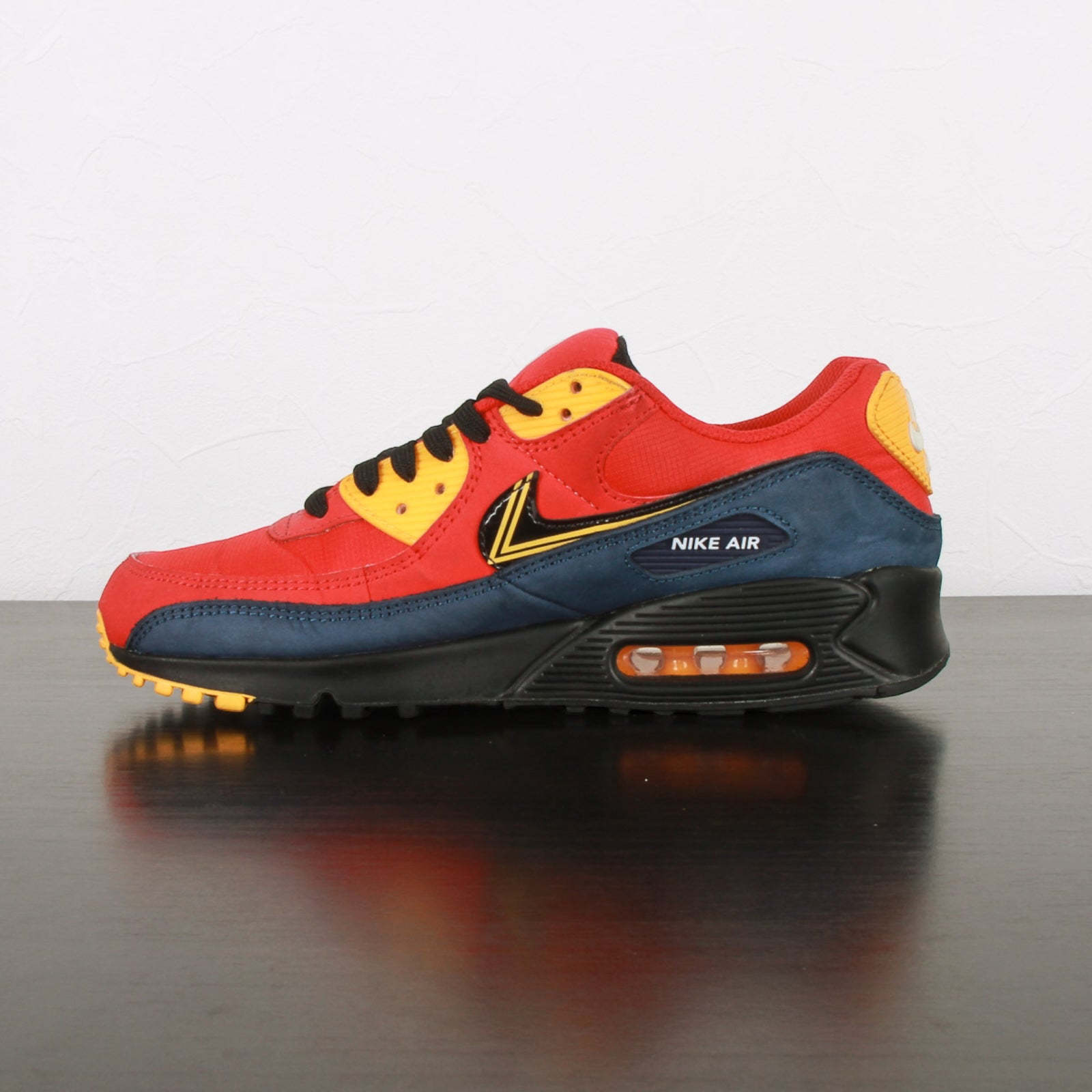 Air Max 90 City Pack London size US 8.5 | Connect Luxury