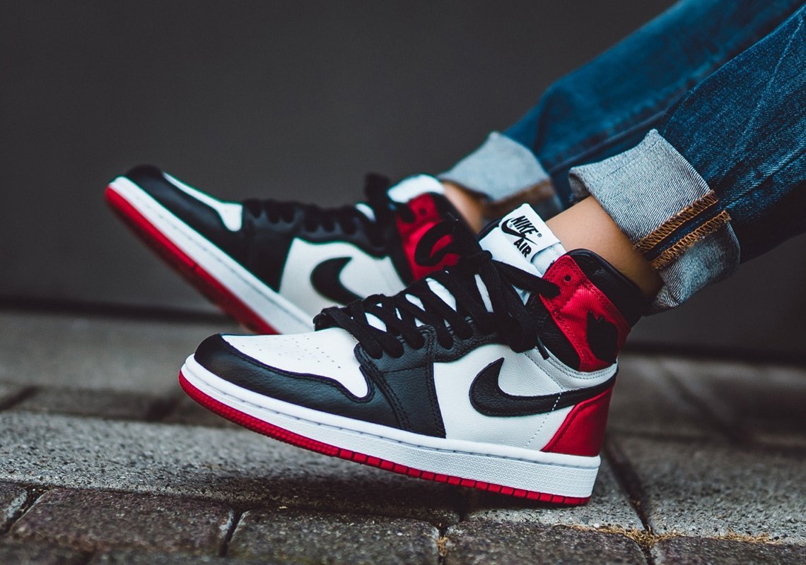 jordan 1 black toe white laces