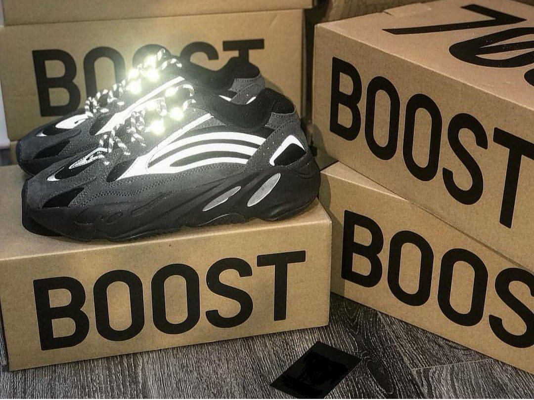 yeezy static 700 black