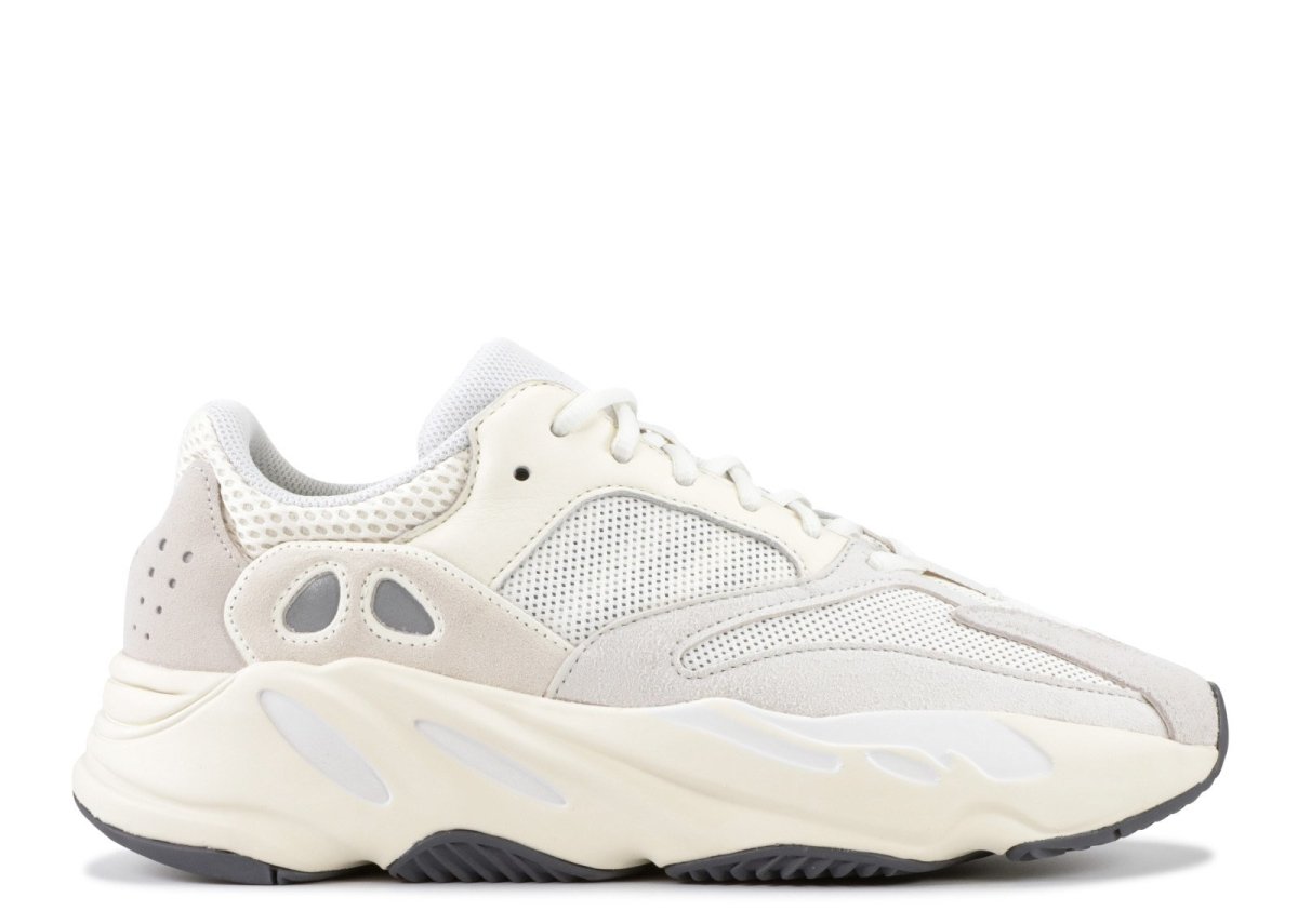 yeezy 700 laces style