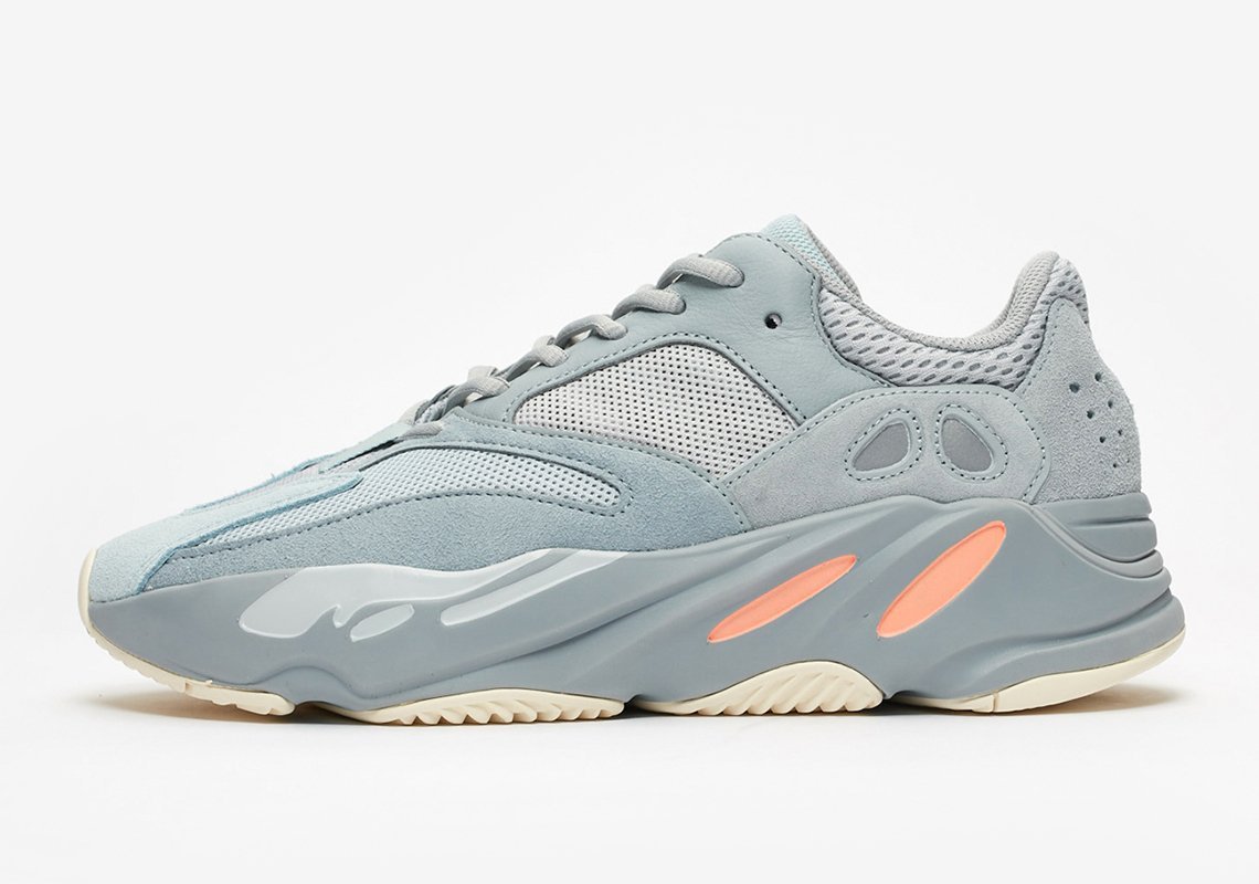yeezy 700 lace style