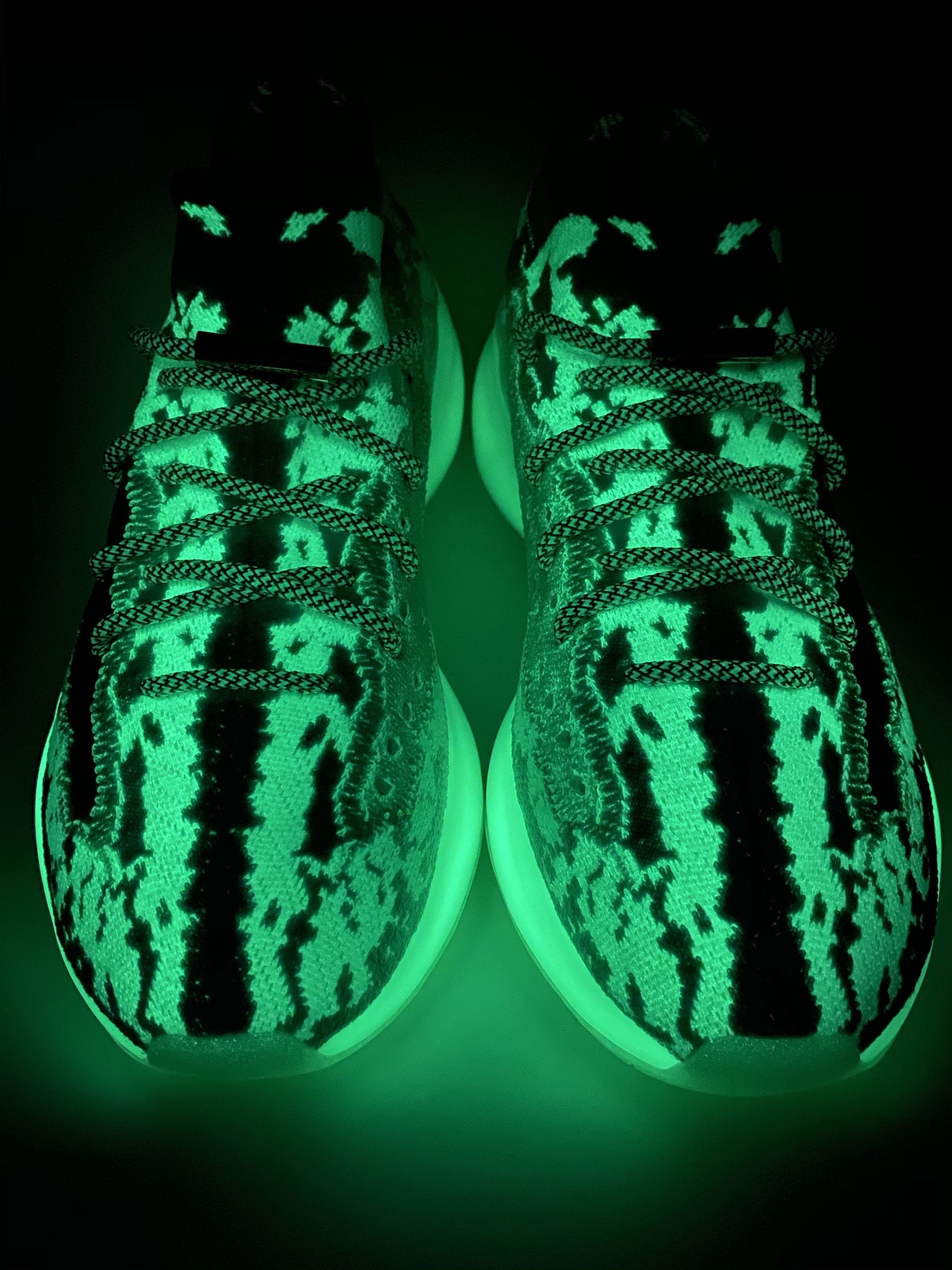 yeezy glow laces