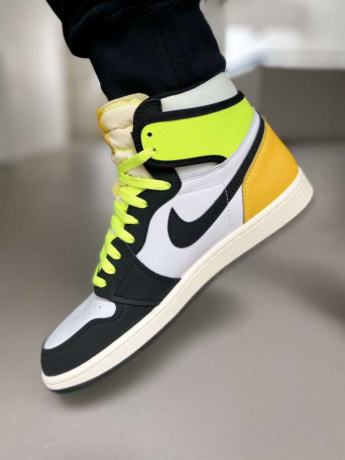 jordan 1 volt gold laces