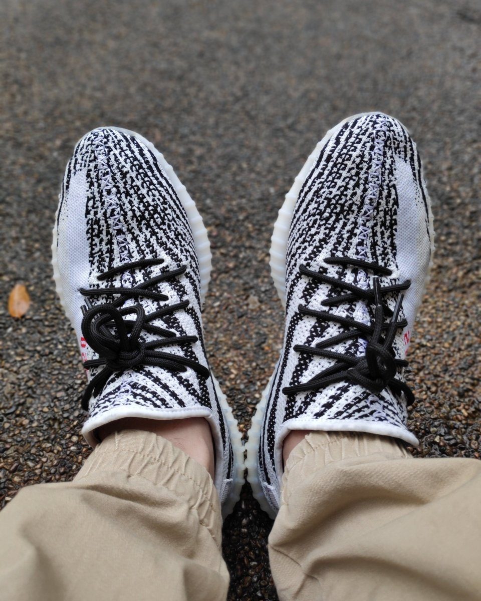 yeezy boost 350 black laces
