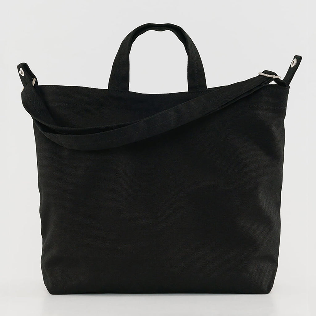 https://cdn.shopify.com/s/files/1/0874/8574/files/Baggu-AW23-Horizontal-Duck-Bag-16oz-Canvas-Black_24d39d1b-f7e6-42bd-83d1-0647d8d09226_1024x1024.jpg?v=1697114897