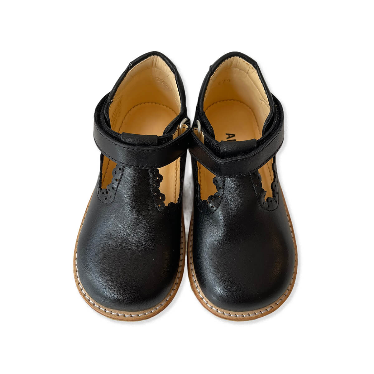 Voksen dilemma Profet Scallop T Bar Starter Mary Janes in Black by Angulus – Junior Edition