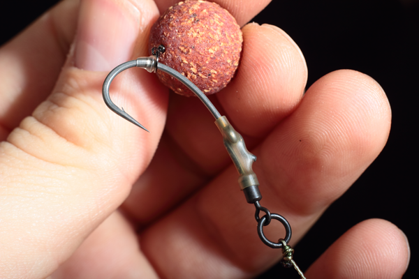 Attach your chosen hookbait to your Ronnie Rig